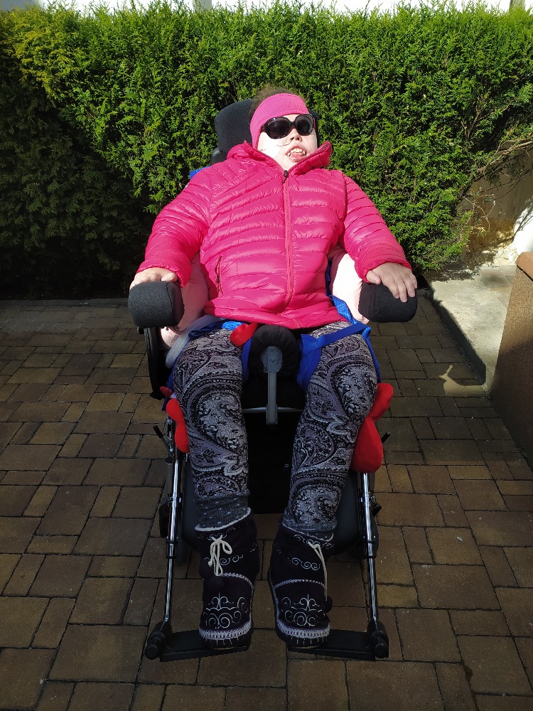 Verunka_FlexiThrone2-(2).jpg